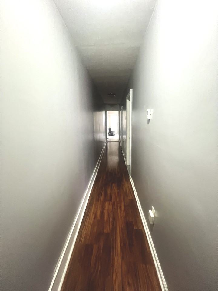 400 S 61st St #1 - Photo 4 of 10
