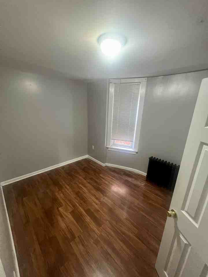 400 S 61st St #1 - Photo 5 of 10