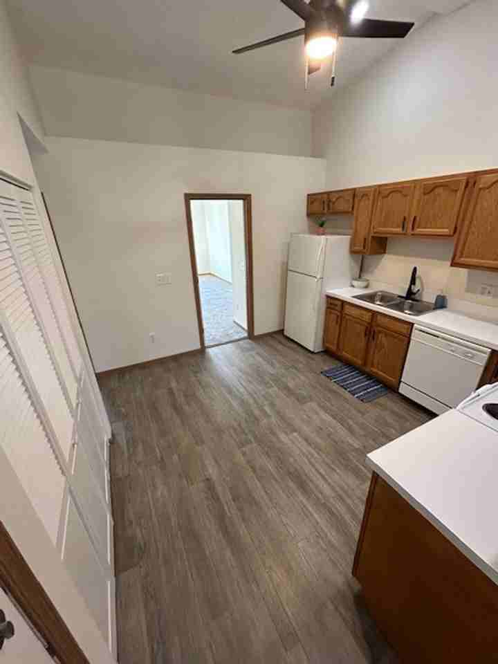 1340 Wayne St - Photo 5 of 16