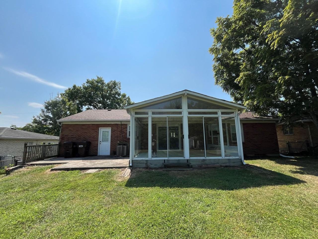 578 Grandin Ave - Photo 2 of 14