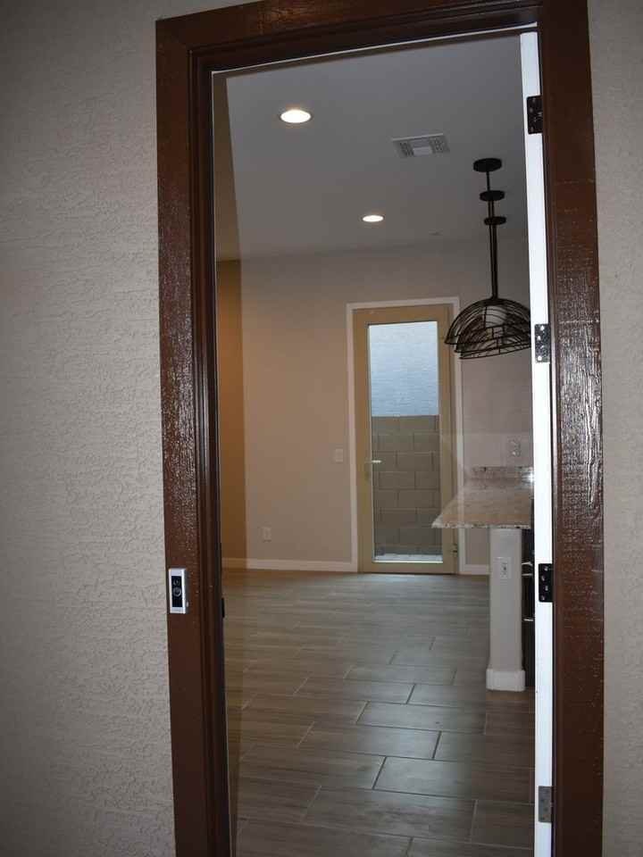 2530 W Huntington Dr - Photo 4 of 12