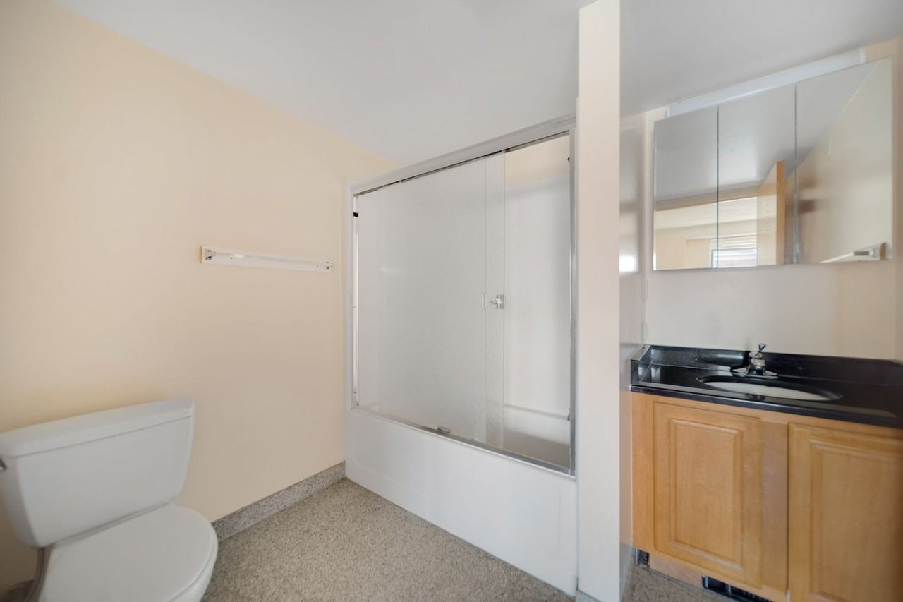 400 College Ave - Photo 4 of 27