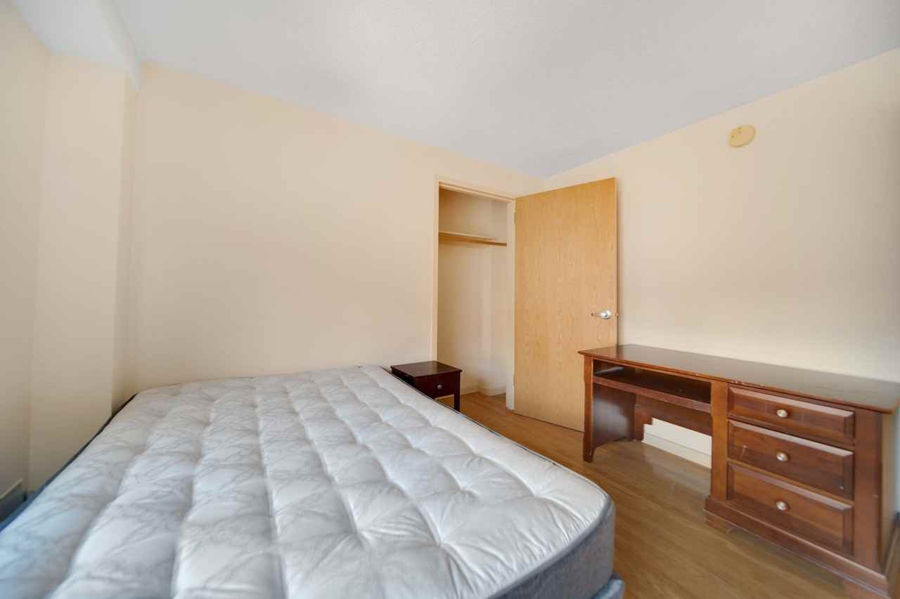 400 College Ave - Photo 6 of 27