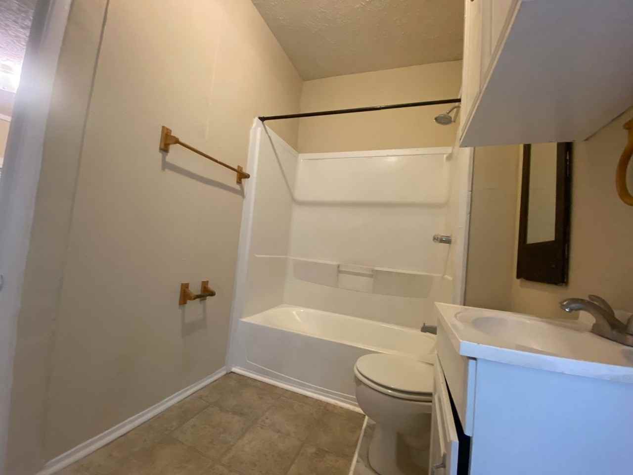 605 25th St - Photo 4 of 9