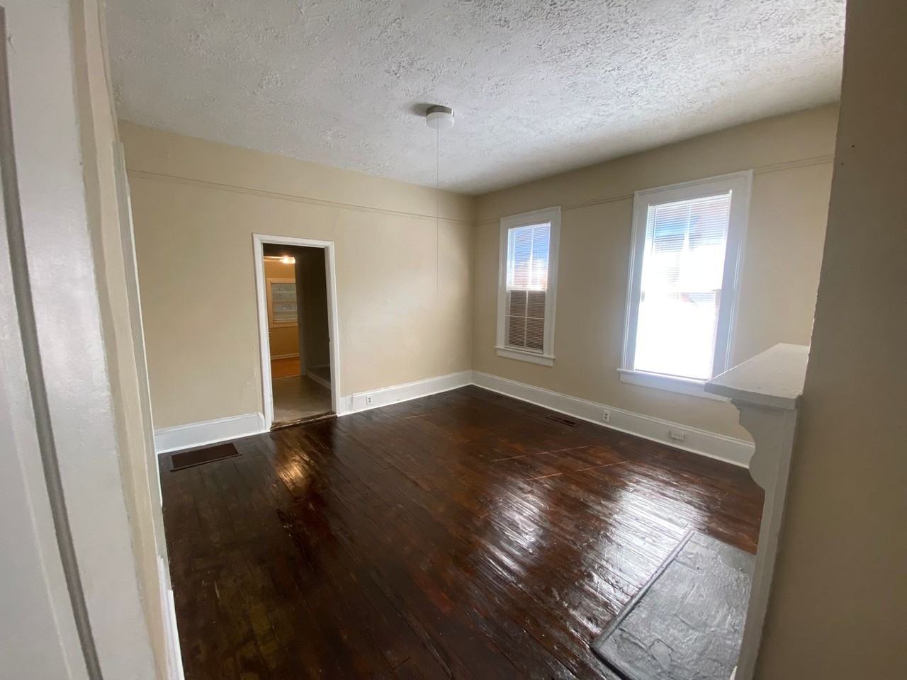 605 25th St - Photo 6 of 9