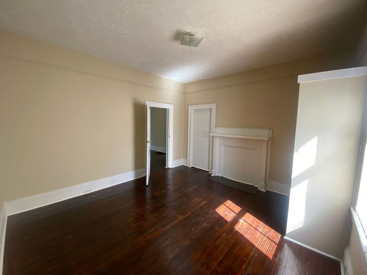 605 25th St - Photo 7 of 9