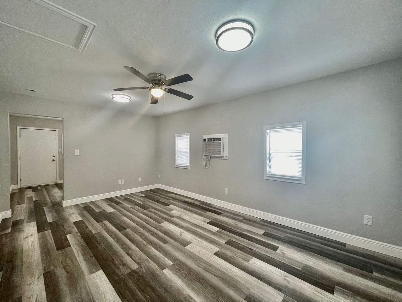 236 Comacho St - Photo 3 of 11