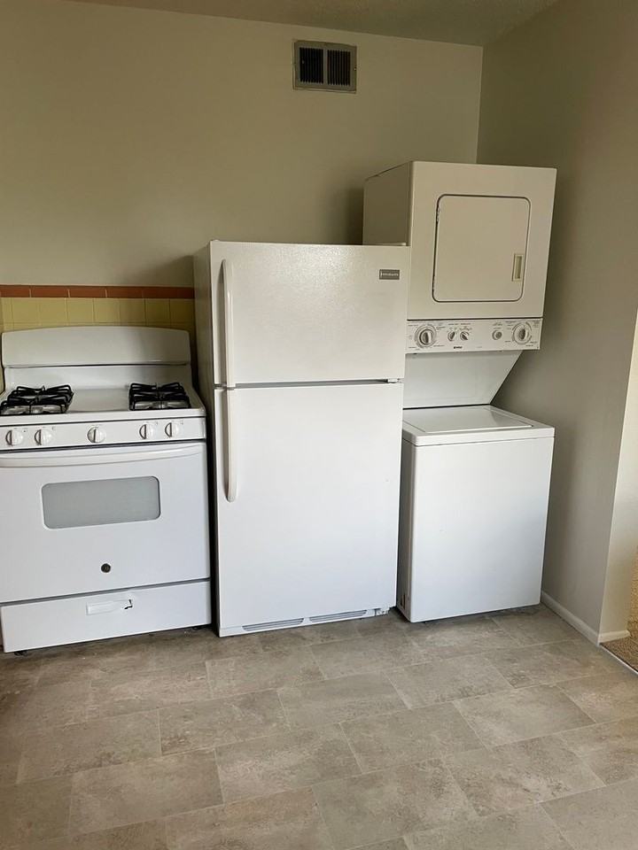 329 W Oak Ave - Photo 6 of 8