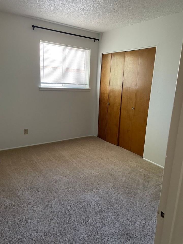 329 W Oak Ave - Photo 7 of 8