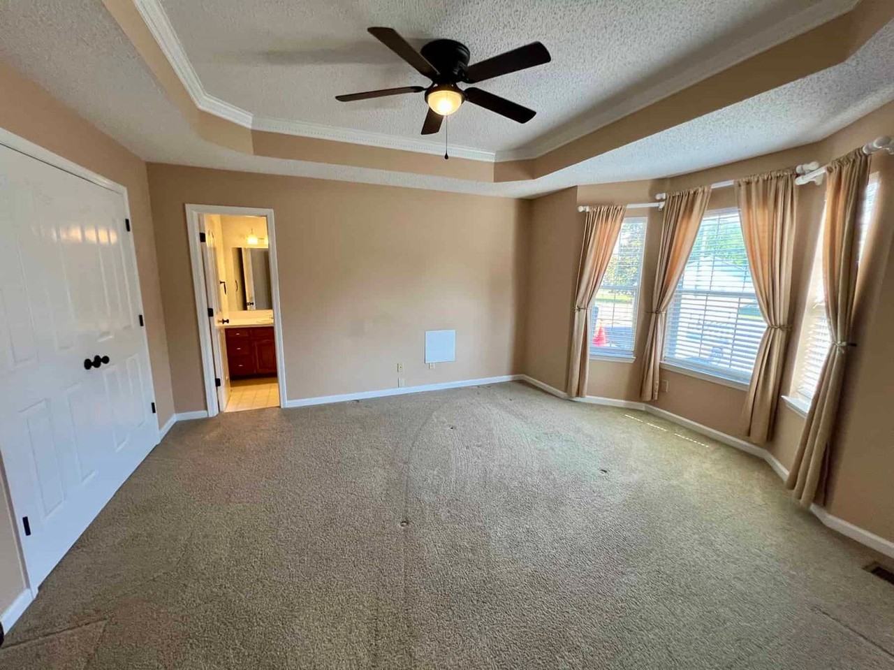 1219 Woods Edge Dr - Photo 4 of 16
