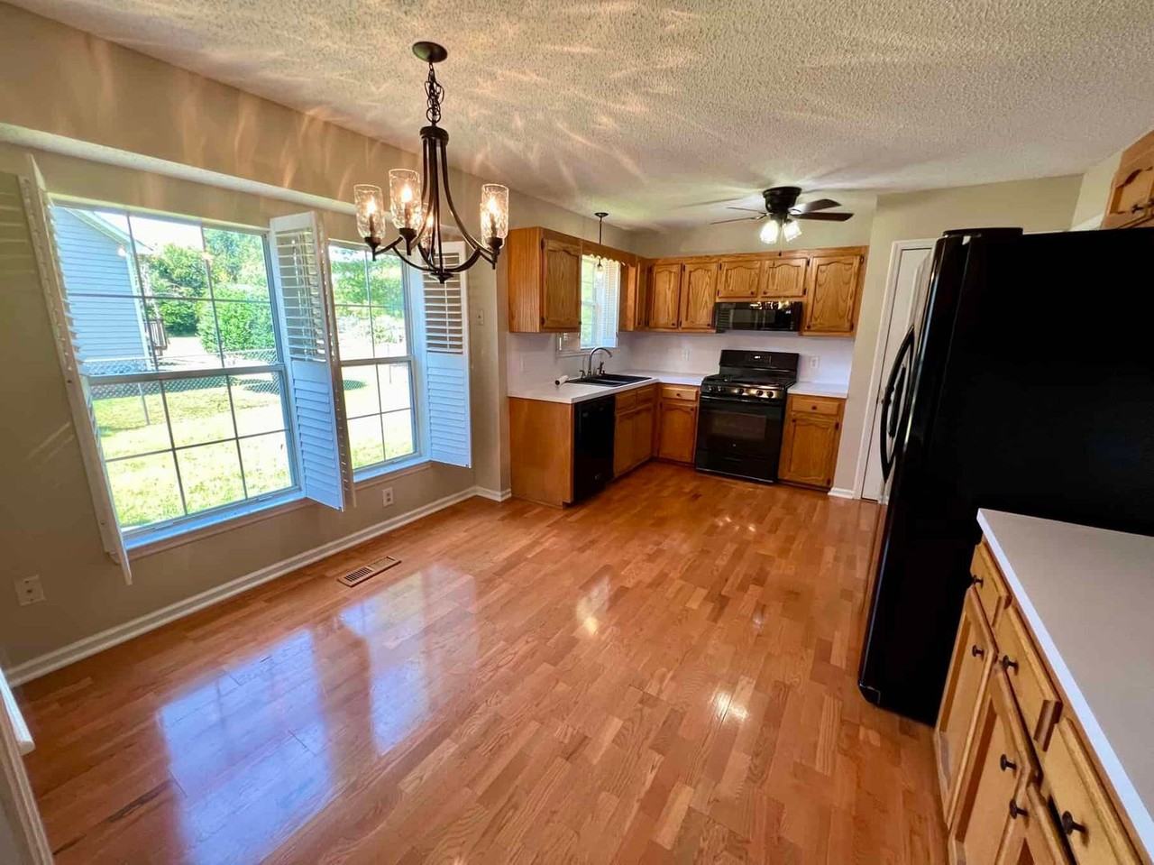 1219 Woods Edge Dr - Photo 7 of 16
