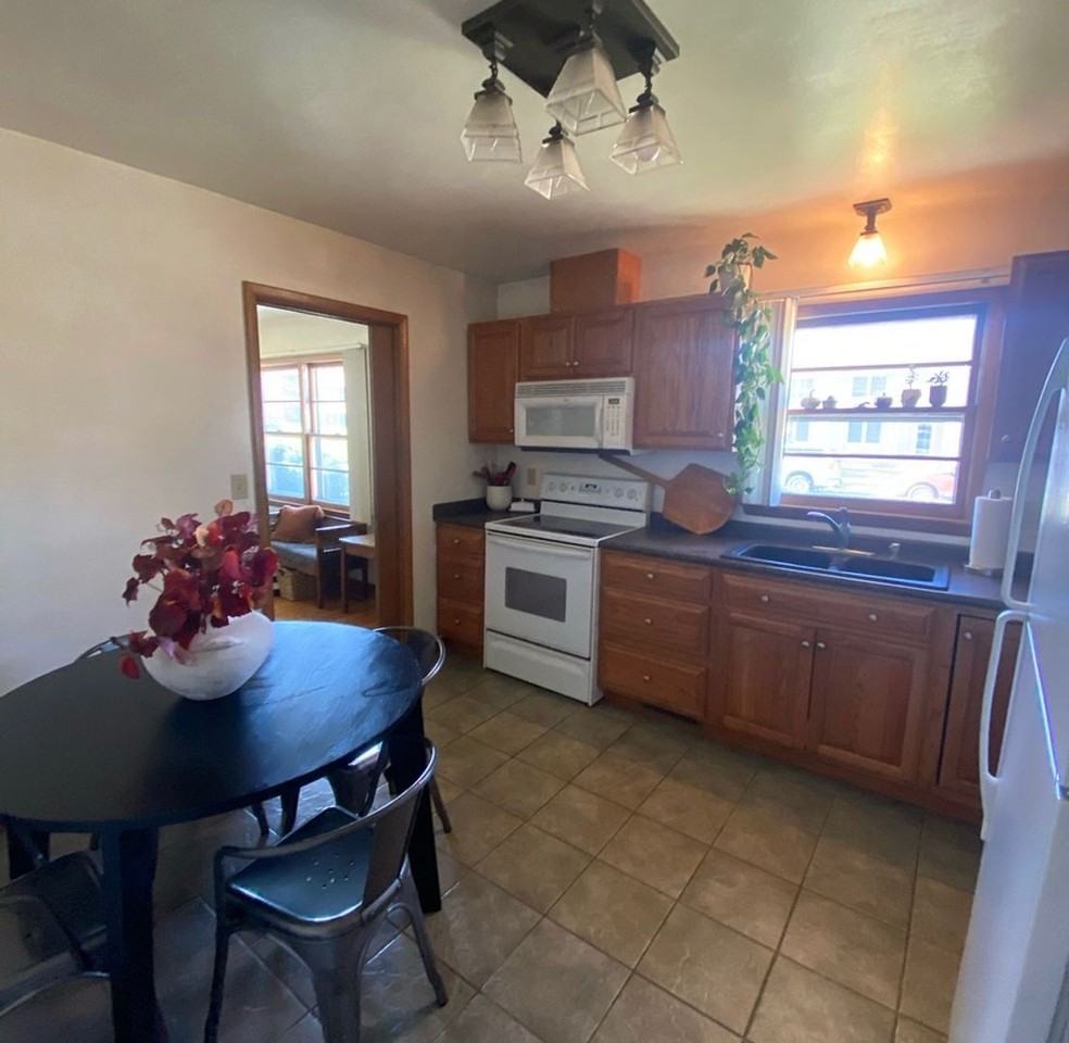 617 Luther Dr - Photo 3 of 10