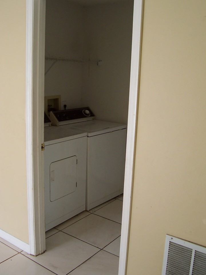 982 Little Creek Rd - Photo 4 of 12