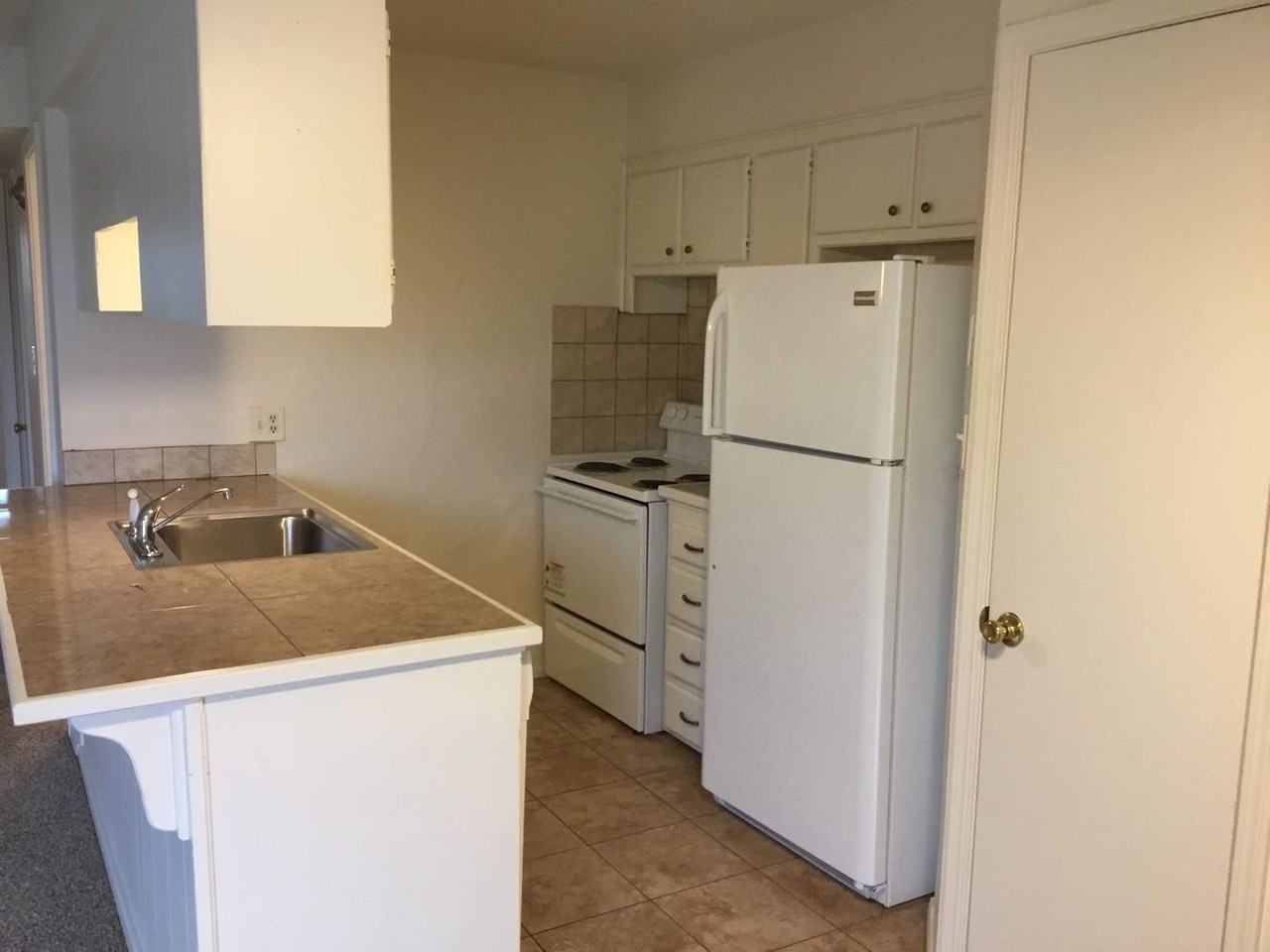 1410 Glen Oaks Court - Photo 3 of 23