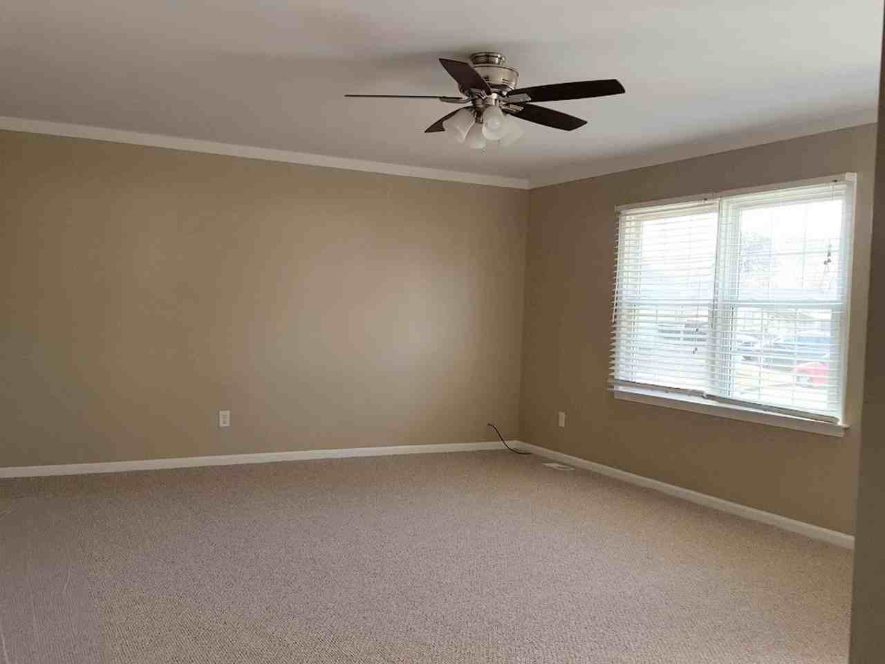 282 Kelly Pl - Photo 2 of 14