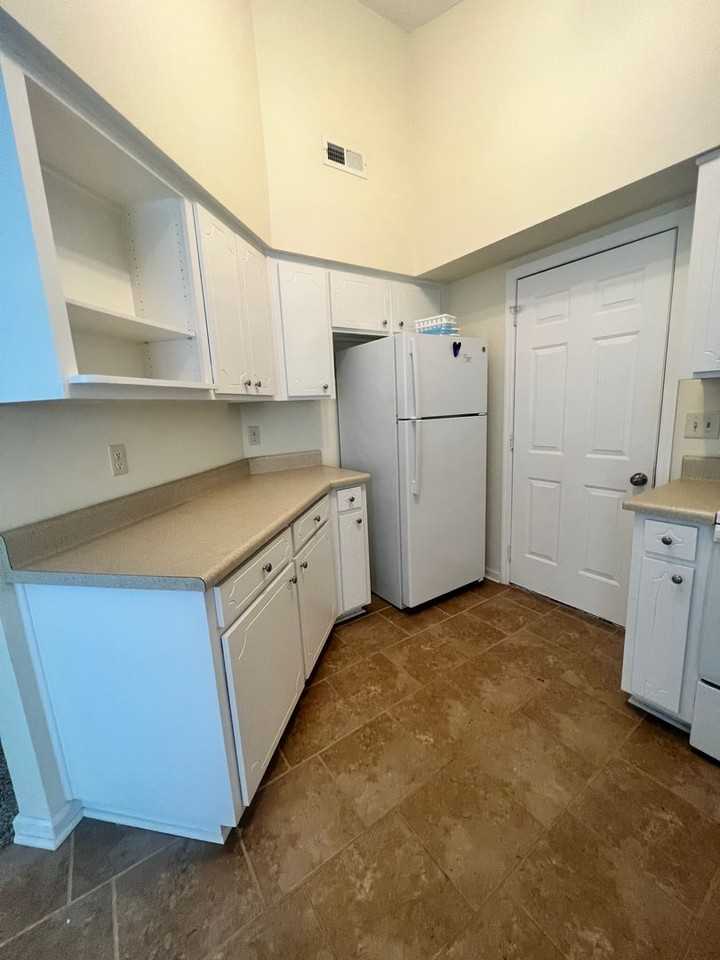 3201 Granville Ct - Photo 3 of 13