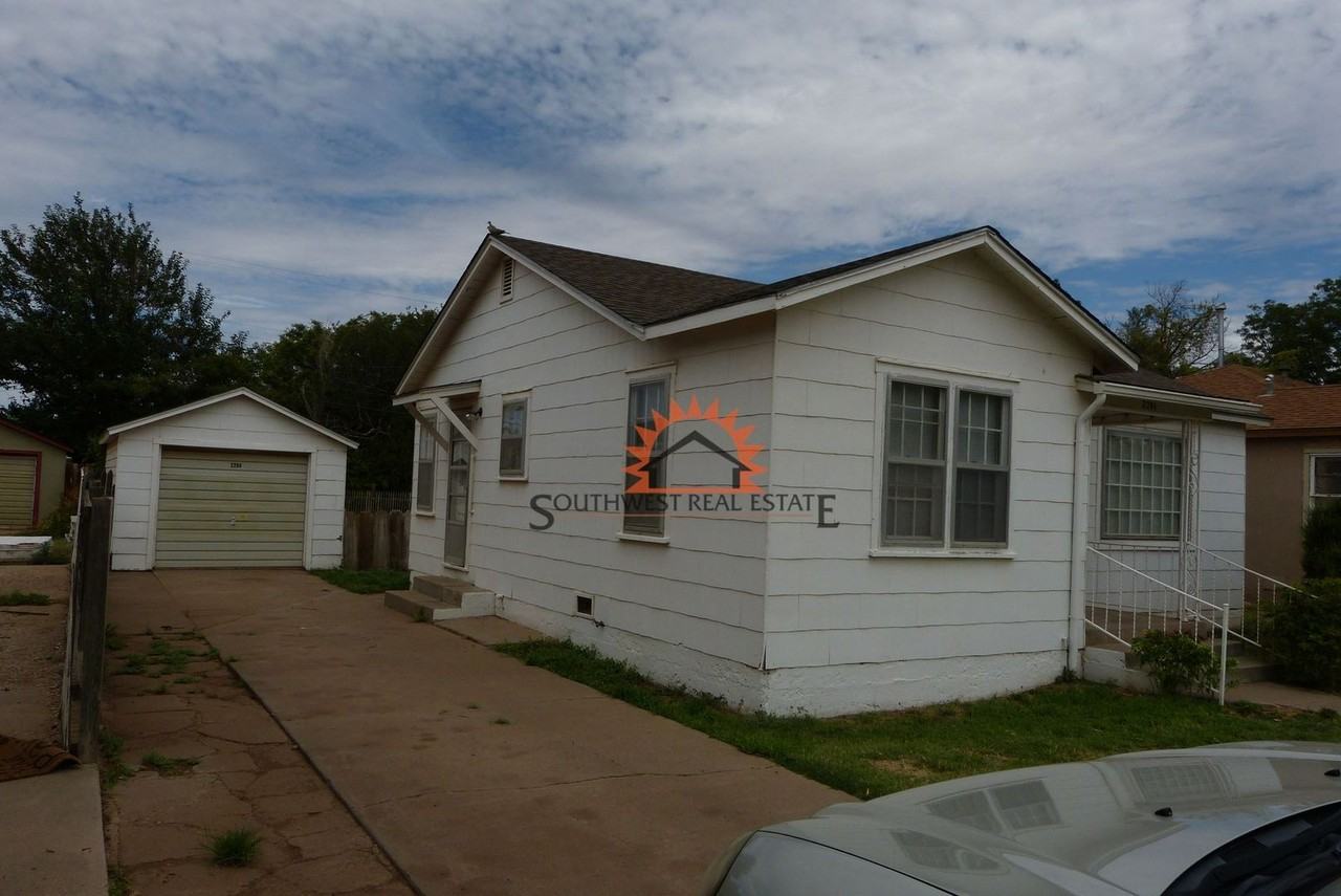 2204 Axtell St - Photo 2 of 27