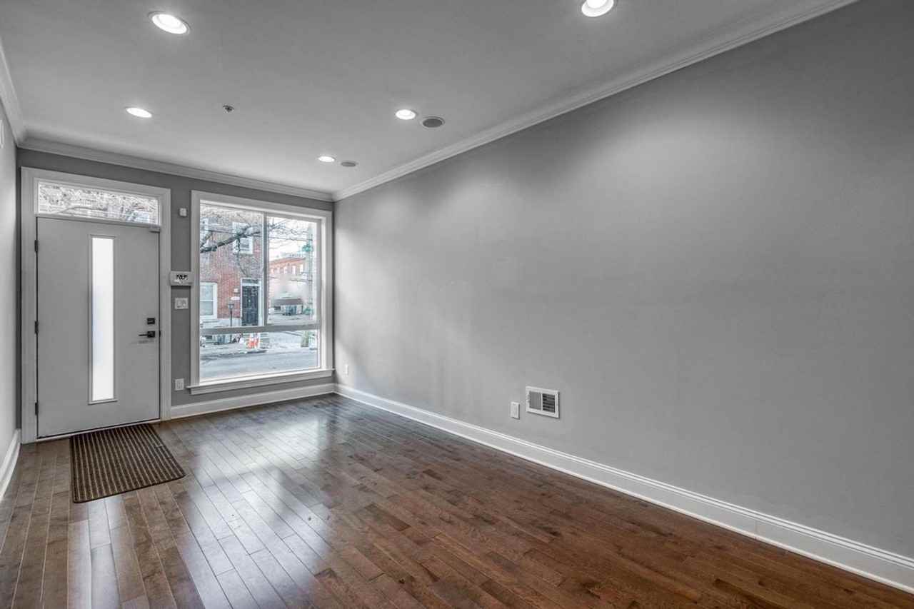 2859 Amber Street - Photo 5 of 32