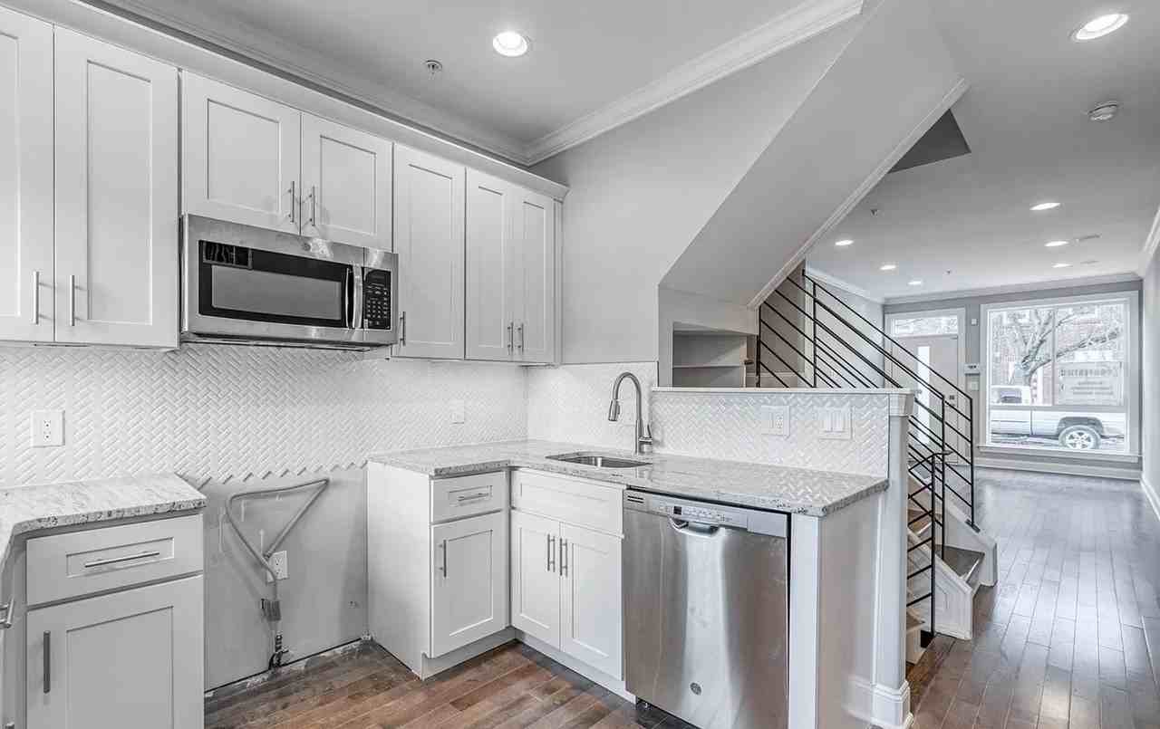 2859 Amber Street - Photo 7 of 32