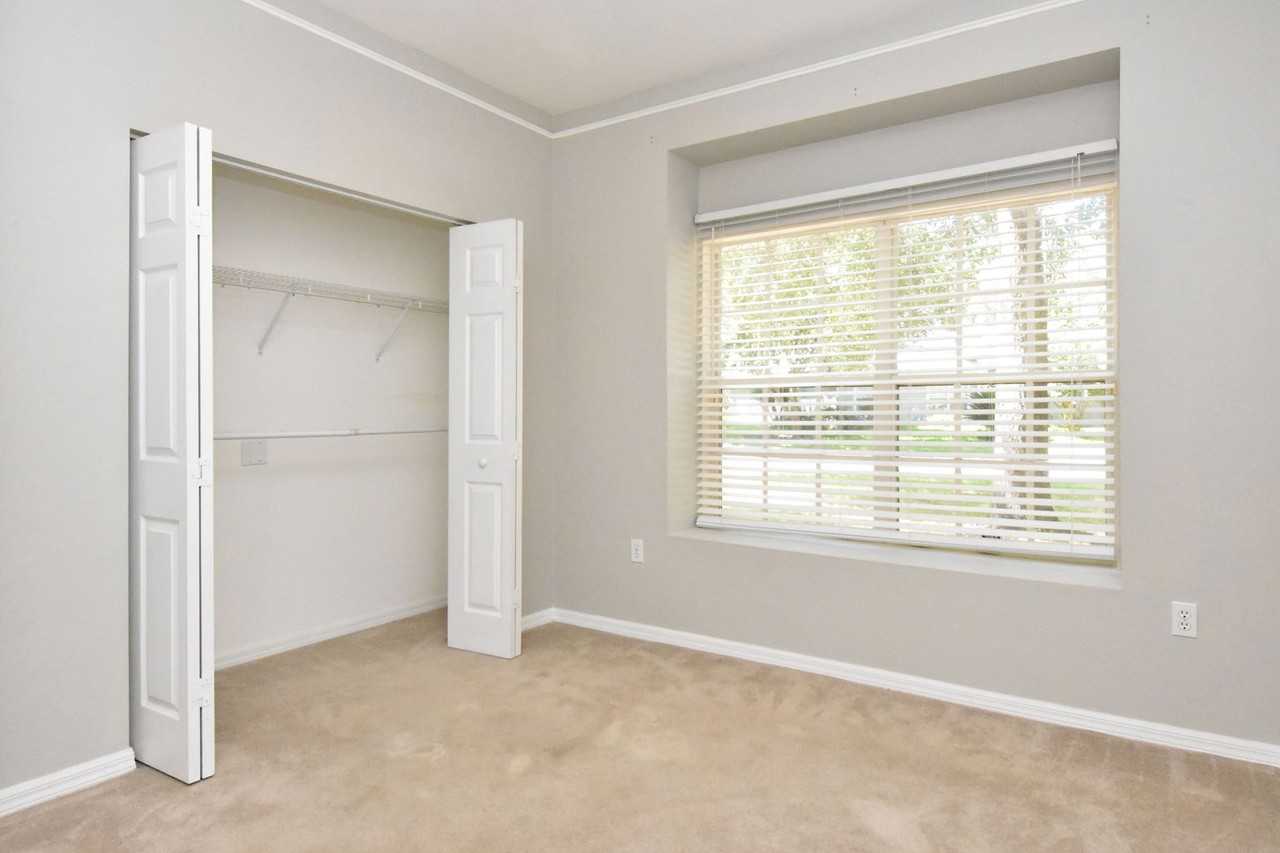 4517 Nw 37th Ter - Photo 6 of 15