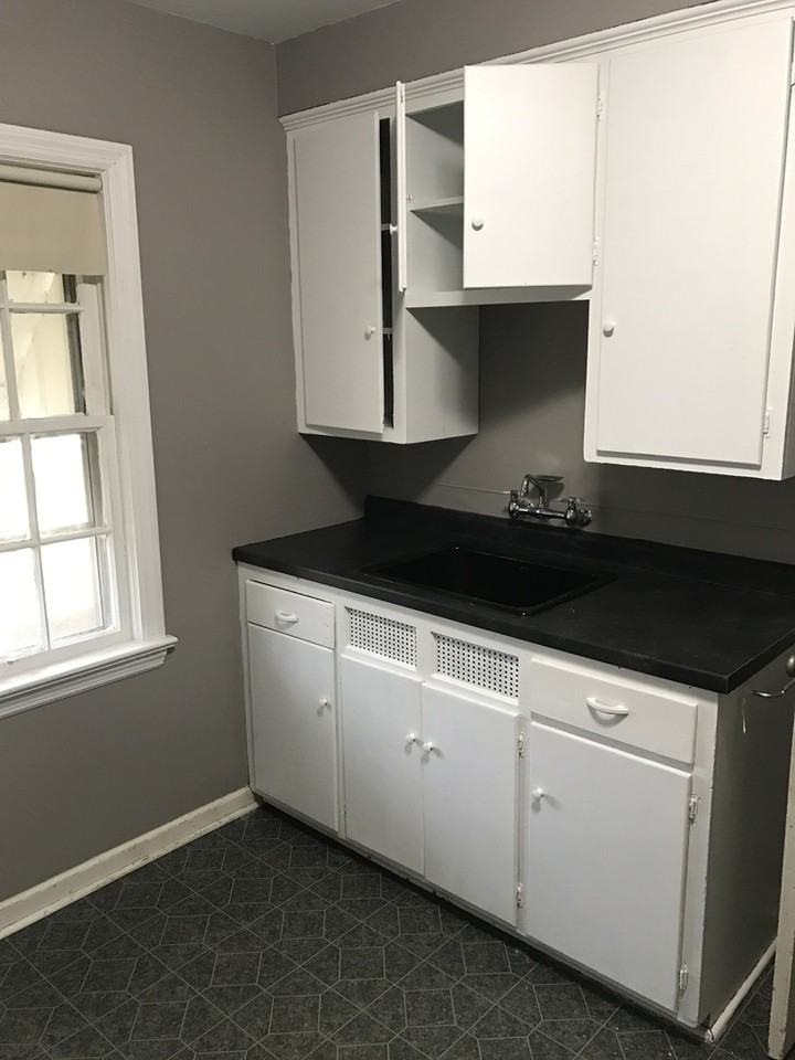 2318 Grace St - Photo 2 of 4