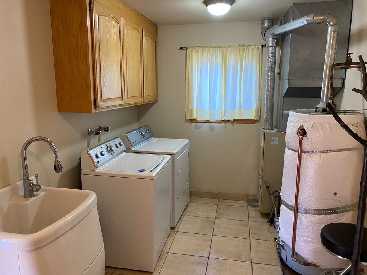 2452 Ponderosa St - Photo 5 of 23