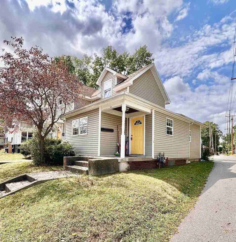 201 Smith St - Photo 2 of 15