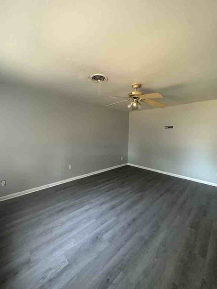 2818 S 39th St - Photo 2 of 12