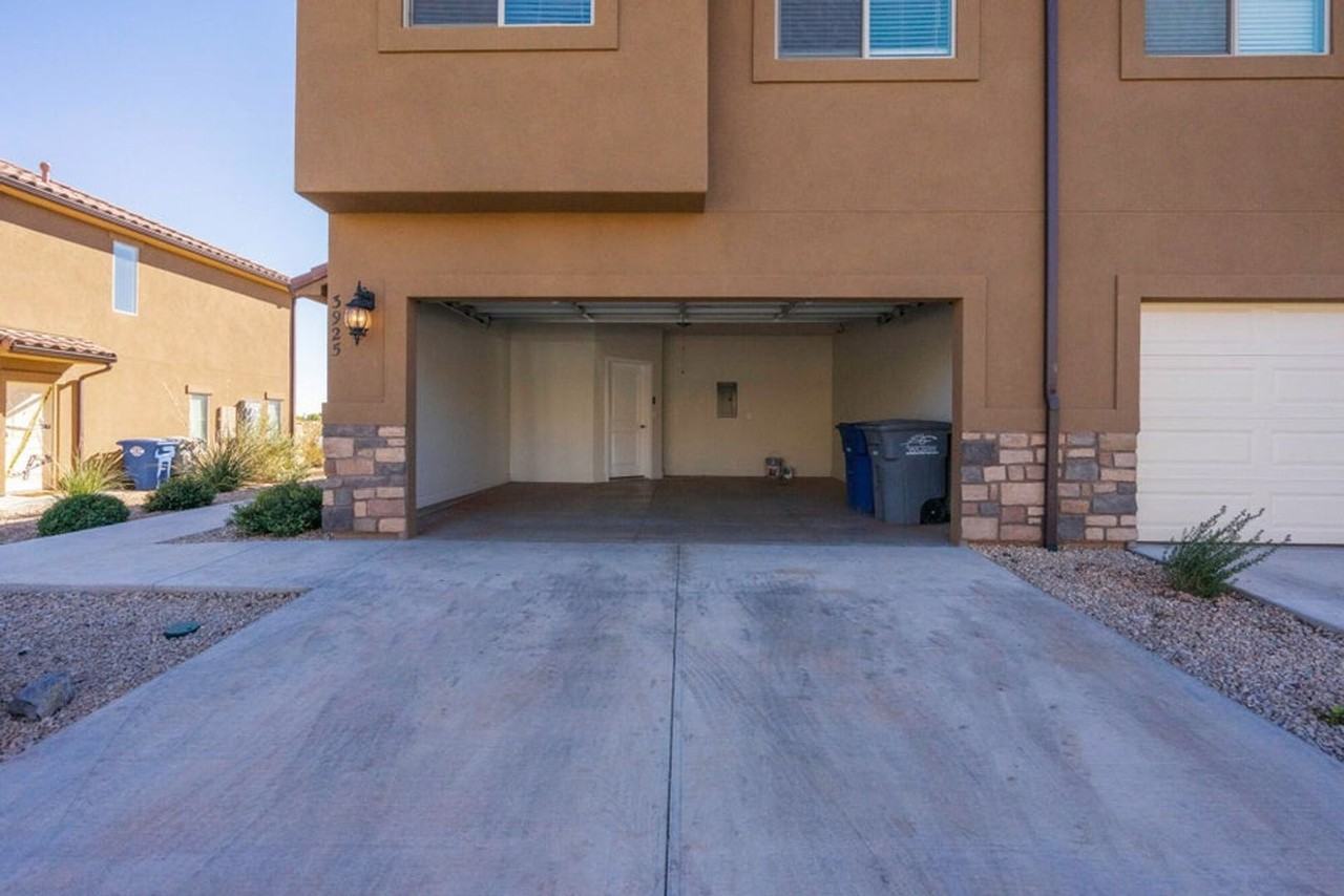 3925 Bella Vista Drive - Photo 3 of 36