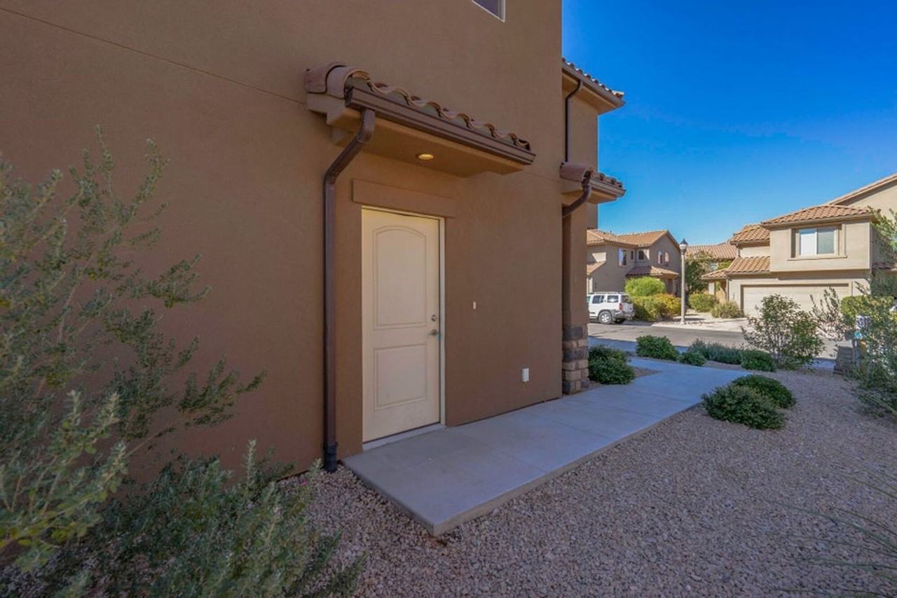 3925 Bella Vista Drive - Photo 6 of 36