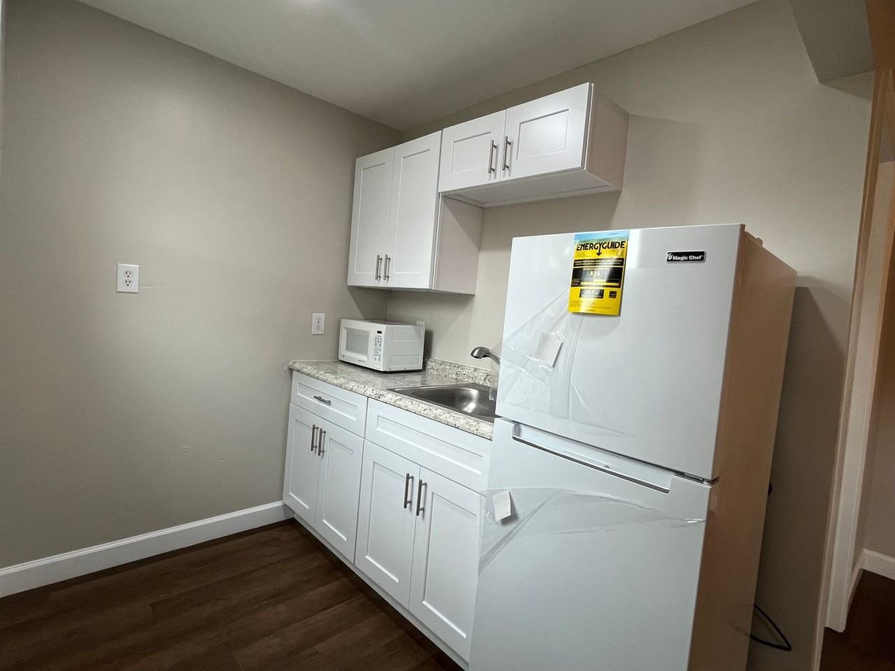 1411 Floradel Ave - Photo 2 of 13