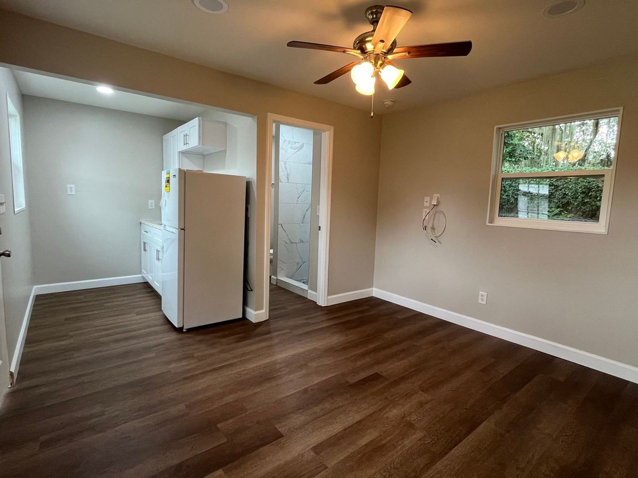 1411 Floradel Ave - Photo 3 of 13