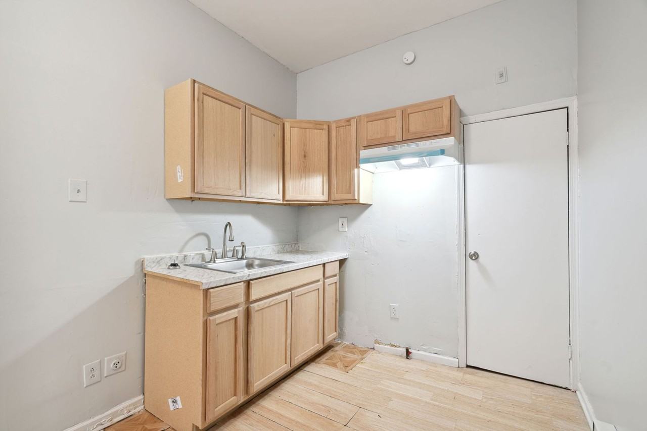 5818 Vine St - Photo 2 of 12