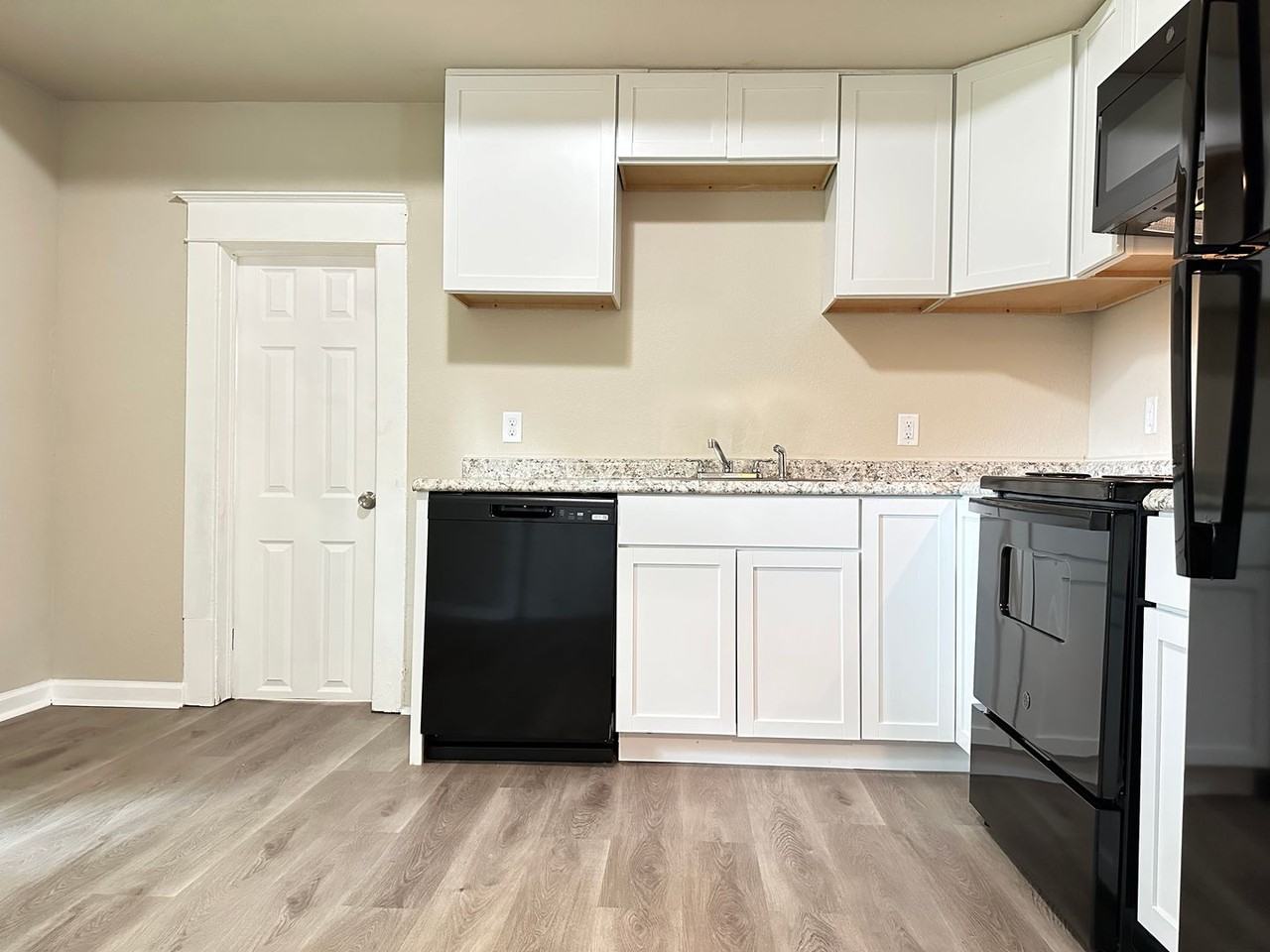 1208 Green Ave - Photo 3 of 25