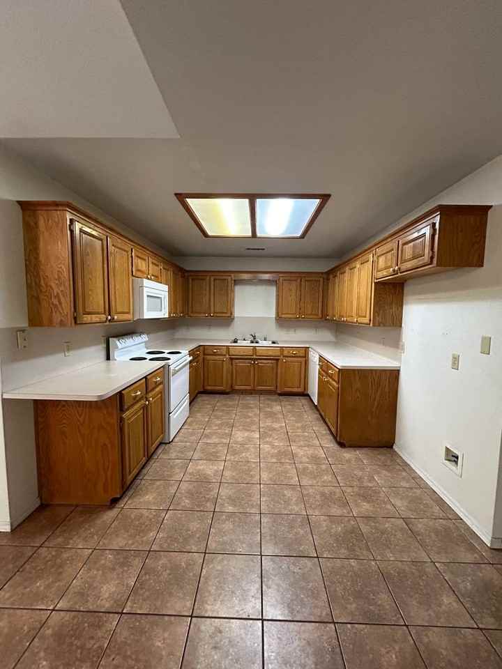 427 Rudy Road - Photo 3 of 8