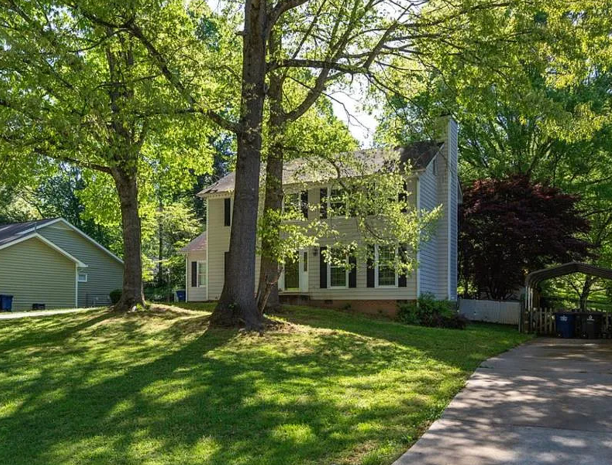 2209 Briar Glen Rd - Photo 3 of 16
