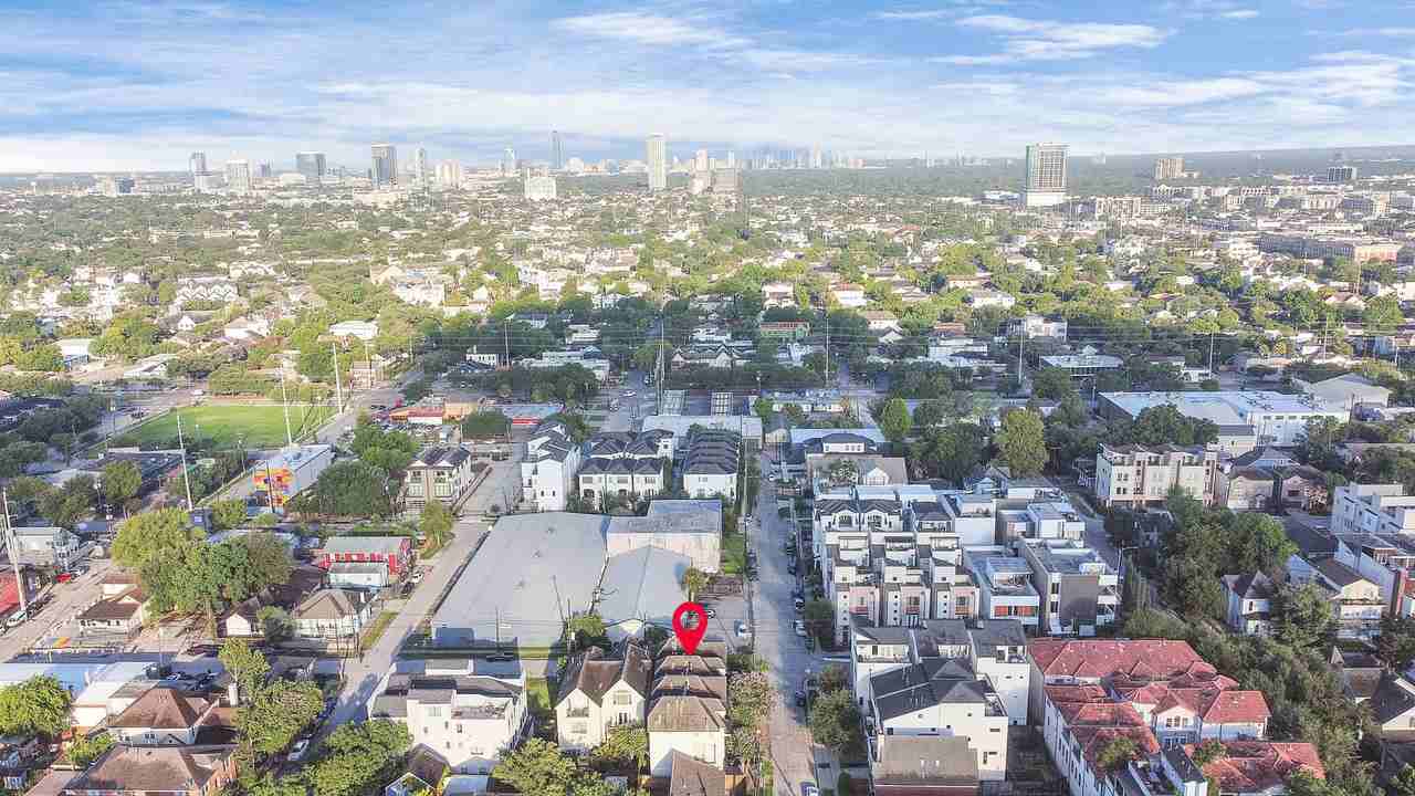 719 W Drew St - Photo 3 of 24