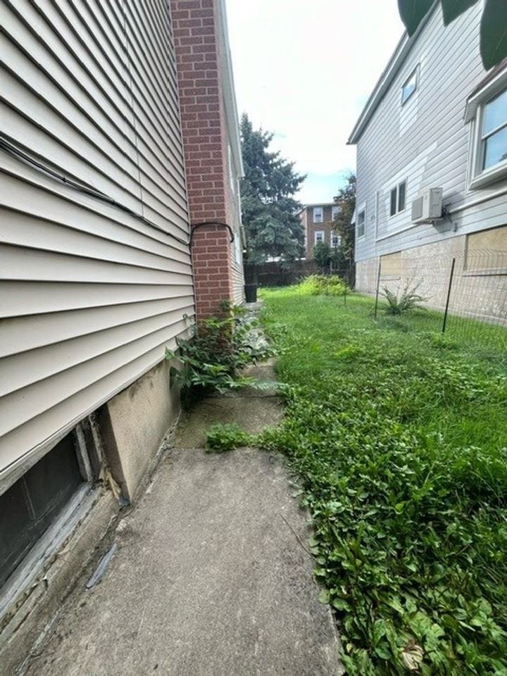 214 W Bertsch St - Photo 2 of 17