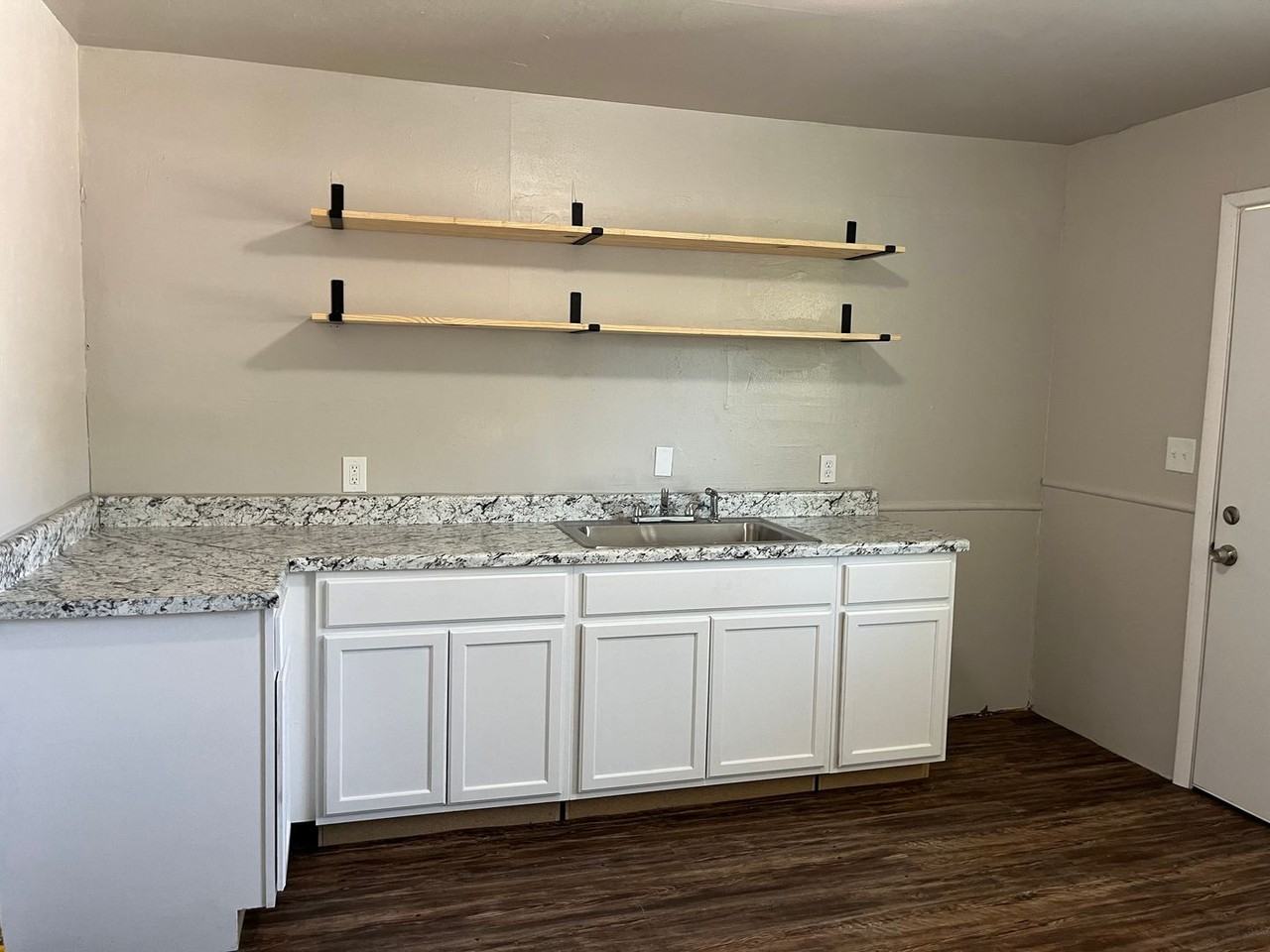 1120 Se 17th St - Photo 5 of 19