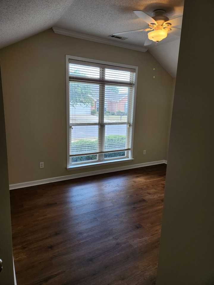 9841 Lenox Ln - Photo 2 of 17