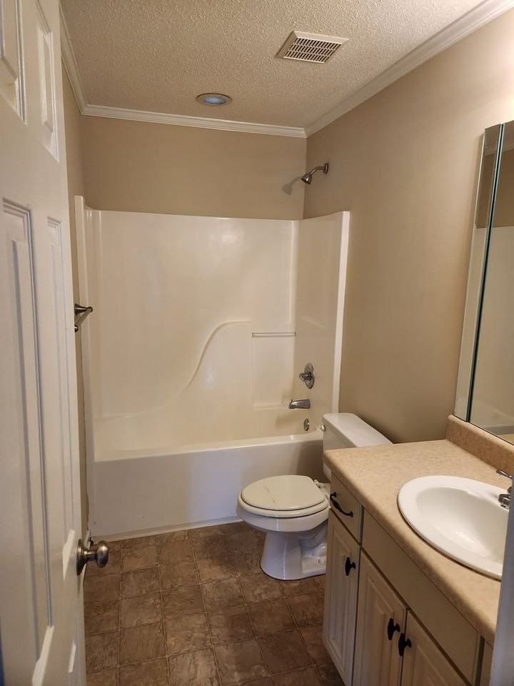 9841 Lenox Ln - Photo 4 of 17