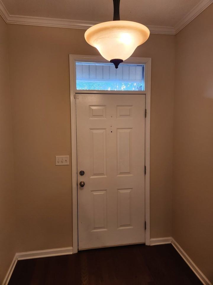 9841 Lenox Ln - Photo 5 of 17