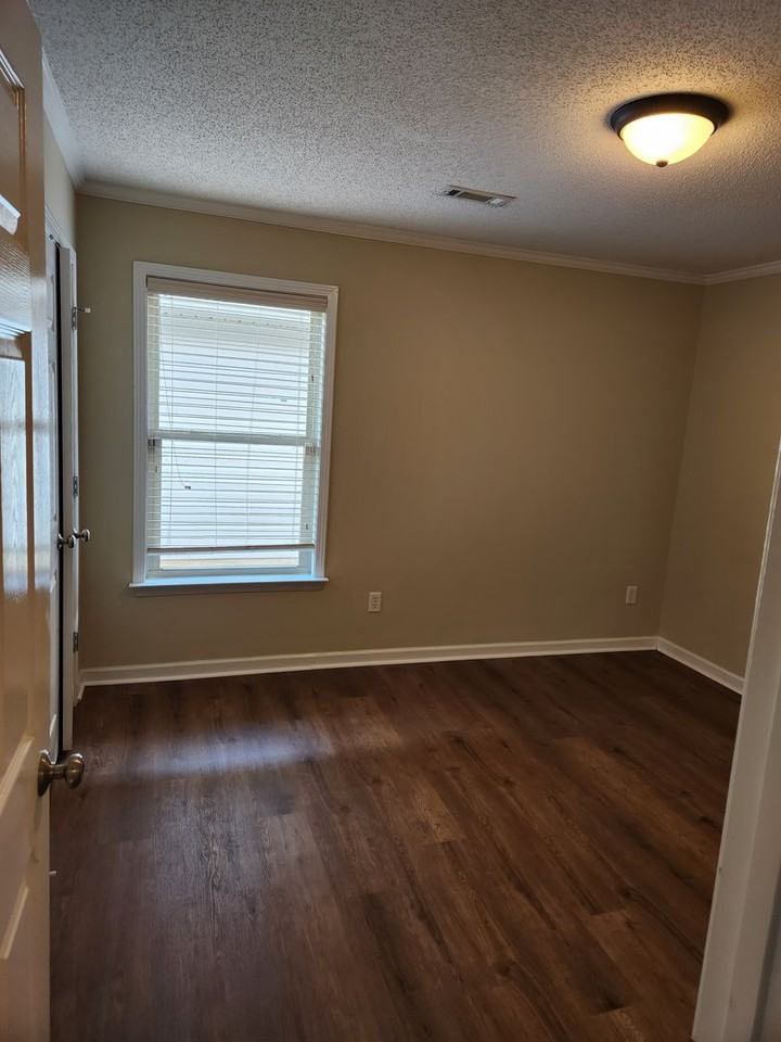 9841 Lenox Ln - Photo 6 of 17