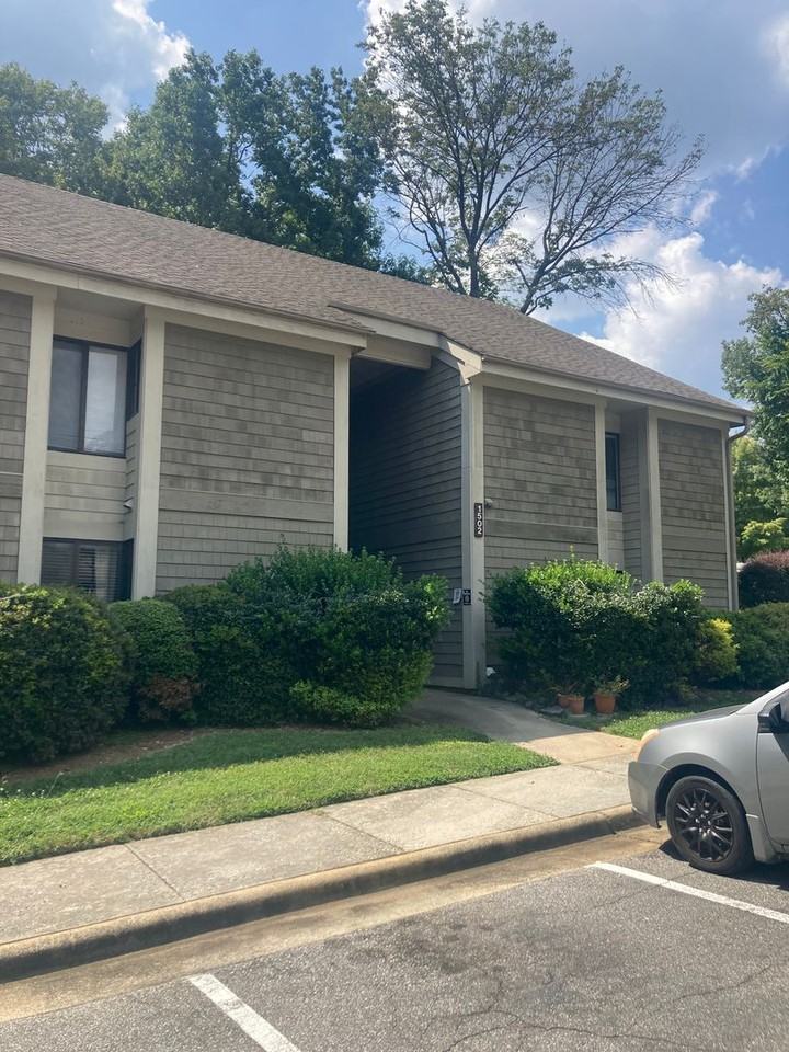 1502 Benjamin Pkwy Apt D - Photo 3 of 13