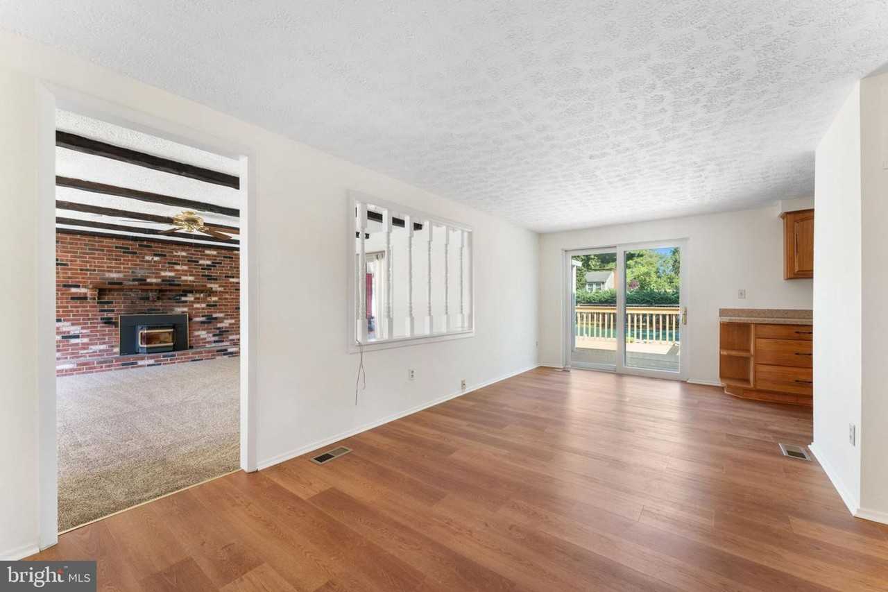 488 Eleanor Ln - Photo 3 of 26