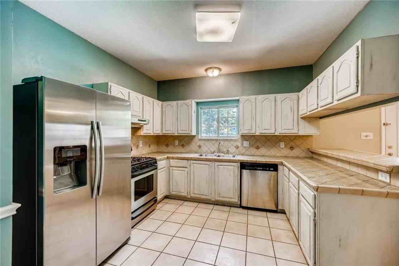 3208 Hampton Rd - Photo 3 of 29