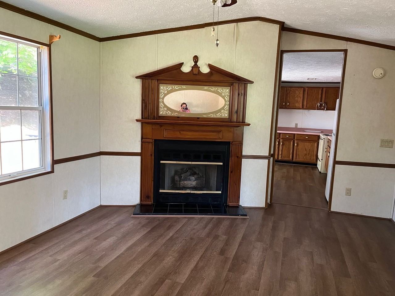 217 Matthews Dr - Photo 3 of 7