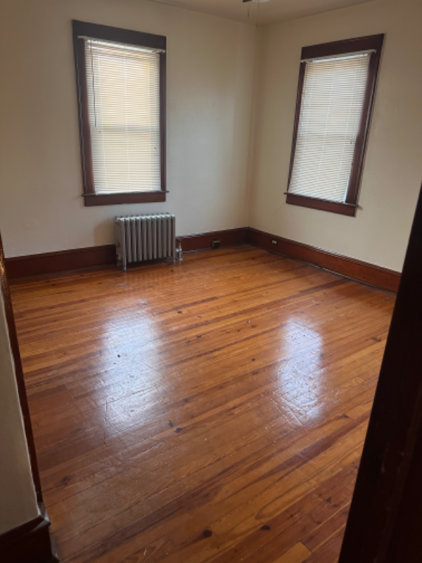 940 Narrow St - Photo 3 of 9