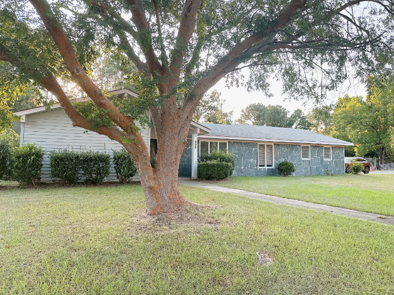 233 Markwood Dr - Photo 3 of 26