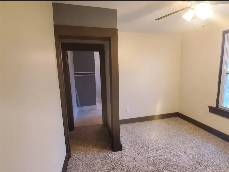 22 E Parkwood Dr - Photo 4 of 7